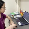 Поддержите учащихся, находящихся в трудных обстоятельствах, в покупке компьютеров и оборудования для онлайн-обучения. (Фото: tuoitre.vn)