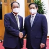 Премьер-министр Фам Минь Тьинь (справа) и посол РК Пак Но Ван (Фото: ВИA)