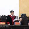 Судья, председатель суда Нгуен Суан Ван вынес обвиняемым приговор. (Фото: Фам Киен/ВИА)