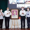 Президент Нгуен Суан Фук и делегация Национального собрания приняли участие в онлайн-встрече с избирателями трех районов Хошимина. (Фото: ВИА)