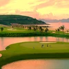 Компания Thien Nhan Travel заявила, что начнет приветствовать корейских гостей для игры в гольф в Кханьхоа с 5 января 2022 года. (Фото: camranhcitygate.info)