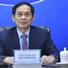Министр иностранных дел Буй Тхань Шон принял участие в открытии ежегодного заседания Азиатско-африканской консультативно-правовой организации в онлайн-формате. (Фото: ВИА)
