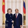 Президент государства Нгуен Суан Фук встречается с председателем Совета Российской Федерации Валентиной Матвиенко. (Фото: ВИA) 