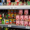 Консервы личи продаются в супермаркете Tang Frères во Франции (Фото: ВИА) 