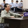 Обвиняемый экс-министр промышленности и торговли Ву Хи Хоанг в суде. (Фото: ВИА) 