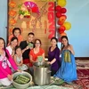 Вьетнамцы в Кейптауне, Южная Африка, готовят традиционные блюда на празднование Лунного Нового 2022 года (Фото: ВИА)