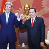Постоянный заместитель председателя Национального собрания Чан Тхань Ман принял полпреда президента США Джона Керри. (Фото: ВИА)