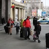 На железнодорожную станцию Gara de Nord в Бухаресте, Румыния, прибыло много людей, эвакуирующихся из Украины. (Фото: ВИА)