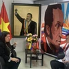 Посол Венесуэлы во Вьетнаме Татьяна Пью Морено (слева) дает интервью Вьетнамскому информационному агентству. (Фото: ВИА)