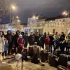 Посольства и сообщества в Венгрии встречают соотечественников, эвакуированных из Украины. (Фото: опубликует ВИА)