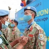 63 сотрудника вьетнамского полевого госпиталя 2-го уровня ротации 3 в Бентиу, Южный Судан, получают медали ООН за их преданность миротворческим миссиям ООН. (Фото: Вьетнамский полевой госпиталь уровня 2)