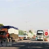 Транспортные средства, перевозящие товары через пограничный пункт пропуска Монгкай (Фото: ВИА)