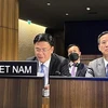 Заместитель министра иностранных дел Фам Куанг Хьеу (в центре) выступает на 214-й сессии Исполнительного совета ЮНЕСКО (Фото: ВИА) 