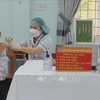 Вакцинация во Вьетнаме для младшей возрастной группы является практическим шагом для борьбы с пандемией и защиты здоровья населения. (Фото: ВИА)