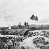 Во второй половине дня 7 мая 1954 года на крыше бункера Де Кастри развевался флаг «На борьбу, на победу». Битва под Дьенбьенфу закончилась победой Вьетнамской армии. (Документальные фото)