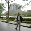 Журналист Сандип Хор однажды посетил мавзолей Хо Ши Мина в Ханое. (Фото: опубликовано ВИА)