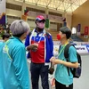 Волонтер SEA Games 31 в спортзале Тханьчи в Ханое. (Фото: ВИА)