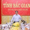 Премьер-министр Фам Минь Тьинь выступает на рабочем совещании с официальными лицами Бакжанга 12 июня. (Фото: ВИА) 
