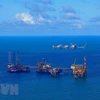 Нефтяные вышки Vietsovepetro на месторождении Бакхо (Фото: ВИА) 