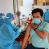 Ввести вакцину против COVID-19 для жителей в провинции Тиенжанг. (Фото: Хуу Тьи/ВИА)