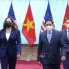 Премьер-министр Фам Минь Тьинь и вице-президент США Камала Харрис в здании вьетнамского правительства, 25 августа 2022 г. (Фото: Зыонг Жанг/ВИА)
