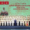 Премьер-министр Фам Минь Тьинь, министр общественной безопасности То Лам и 60 выдающихся милиционеров на церемонии 17 июля. (Фото: ВИА)