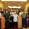 Генеральный секретарь ЦК КПВ Нгуен Фу Чонг и делегаты. (Фото: ВИА) 