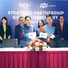 Церемония подписания сделки 1 августа. (Источник: ictnews.vietnam.vn)