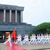 Церемония поднятия флага у мавзолея президента Хо Ши Мина (Фото: ВИА) 
