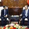 Президент Нгуен Суан Фук (справа) и посол Индии Пранай Верма на встрече в Ханое 20 сентября (Фото: ВИА)