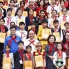 Президент Нгуен Суан Фук принял 263 детей, представляющих все 54 этнические группы страны. (Фото: ВИА)