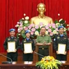 По поручению Президента министр То Лам передал решение об направлении в миротворческой деятельности ООН офицерам милиции Вьетнама. (Фото: ВИА)