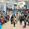 Пассажиры проходят регистрацию в аэропорту Ной Бай. Документальное фото: Huy Hung/VNA