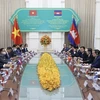 Премьер-министр Фам Минь Тьинь провел переговоры с премьер-министром Камбоджи Хун Сеном. (Фото: ВИА)