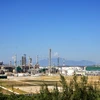 Нефтеперерабатывающий завод Зунгкуат (Фото: thanhnien.vn) 