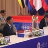Министр иностранных дел Буй Тхань Шон принял участие в подготовительных встречах к 40-му и 41-му саммитам АСЕАН. (Фото: ВИА)