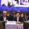 Министр иностранных дел Буй Тхань Шон на 33-й министерской встрече АТЭС. (Фото: ВИА)