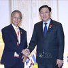 Председатель Национального собрания Выонг Динь Хюэ совершил встречу со спикером Палаты представителей Таиланда Чуаном Ликпаем. (Фото: Зоан Тан/ВИА)