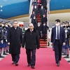 Президент Нгуен Суан Фук прибыл в военный аэропорт Сеула, начав свой государственный визит в Республику Корея. (Фото: ВИА)