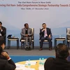 На форуме выступил д-р Ву Ле Тхай Хоанг, исполняющий обязанности директора Института исследований дипломатической стратегии Дипломатической академии. (Фото: ВИА)