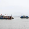 Крупнотоннажный рыболовный флот рыбаков Куангчи пришвартовался на якорной стоянке Бак Кыавиет. (Фото: ВИА)