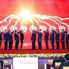 Премьер-министр Фам Минь Тьинь и другие делегаты провели церемонию открытия Национальной базы данных о госслужащих. (Фото: ВИА)