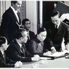 Министр иностранных дел Вьетнама Нгуен Тхи Бинь подписала Соглашение о прекращении войны и восстановлении мира во Вьетнаме (Парижский международный конференц-центр, 27 января 1973 г.). (Фото: ВИА)