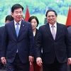 Премьер-министр Фам Минь Тьинь с председателем НС РК Ким Джин Пё. (Фото: ВИА)