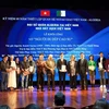 На церемонии присутствовали представители посольства Алжира во Вьетнаме и вьетнамского агентства по управлению культурой. (Фото: qdnd.vn)