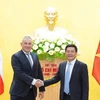 Министр промышленности и торговли Нгуен Хонг Зиен принимает министра промышленности и торговли Чехии Юзефа Силеку. (Фото: Минпромторг)