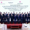 Премьер-министр Фам Минь Тьинь с делегатами на Вьетнамско-японской экономической конференции высокого уровня. (Фото: ВИА)