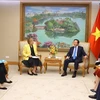 Заместитель премьер-министра Чан Хонг Ха принял г-жу Рану Флауэрс, главного представителя Детского фонда ООН во Вьетнаме. (Фото: ВИА)
