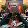 Министр иностранных дел Буй Тхань Шон провел переговоры с заместителем премьер-министра, министром иностранных дел и международного сотрудничества Камбоджи Праком Сокхонном. (Фото: ВИА)