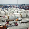 Перевозка импортных и экспортных товаров в Танканг Сайгон. (Фото: Хонг Дат/ВИА)
